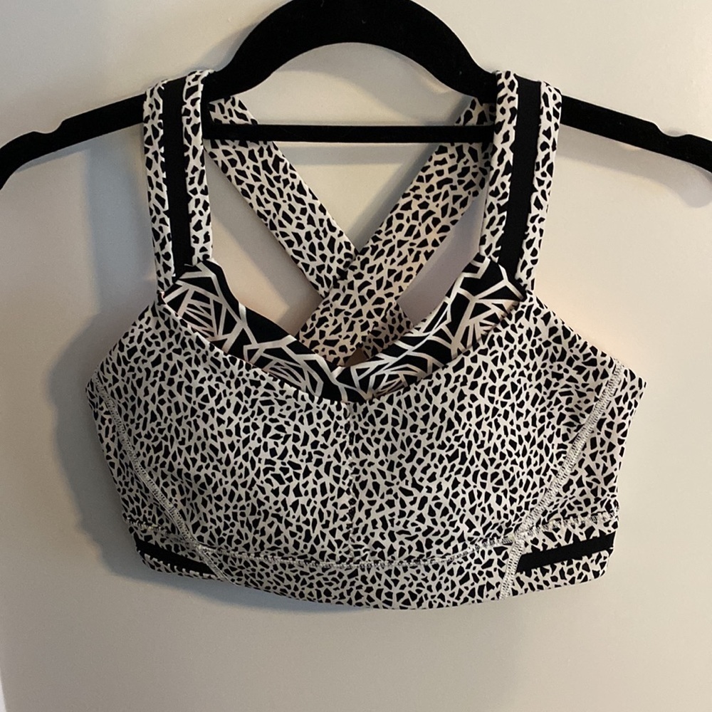 Lululemon Rack Pack Bra Size 4 EUC - Picture 3 of 13